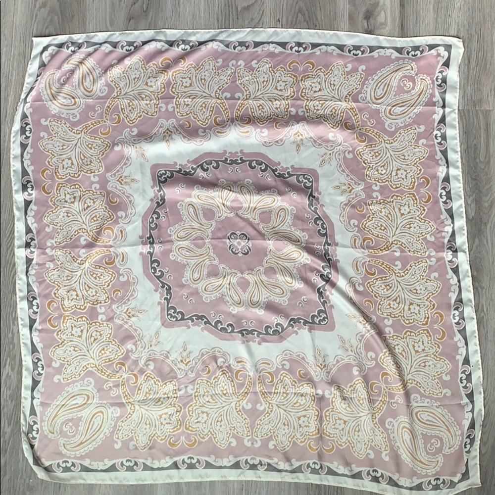 H&M DOFT SATIN SCARF